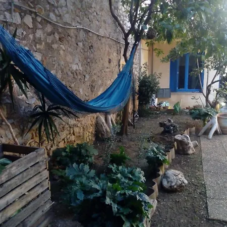 Les Matins Bleus Caves